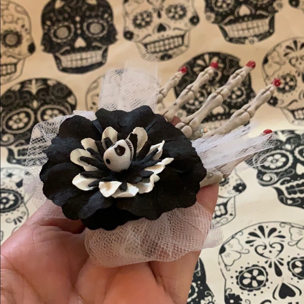 Skeleton hand hair clip skull Halloween accessory Day of Dead Dia de Muertos - Picture 4 of 16
